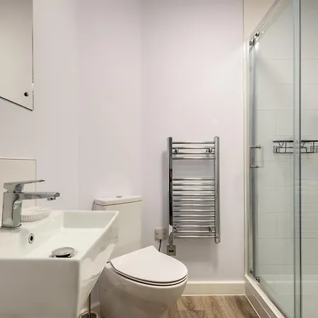 Modern 1 Bedroom *