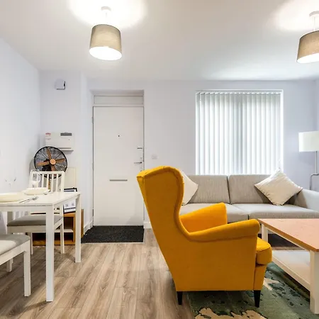 Modern 1 Bedroom *
